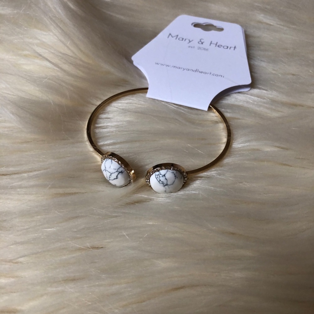 STORE CLOSING SALE! Gold Marble Crystal Cuff - Picture 3 of 4